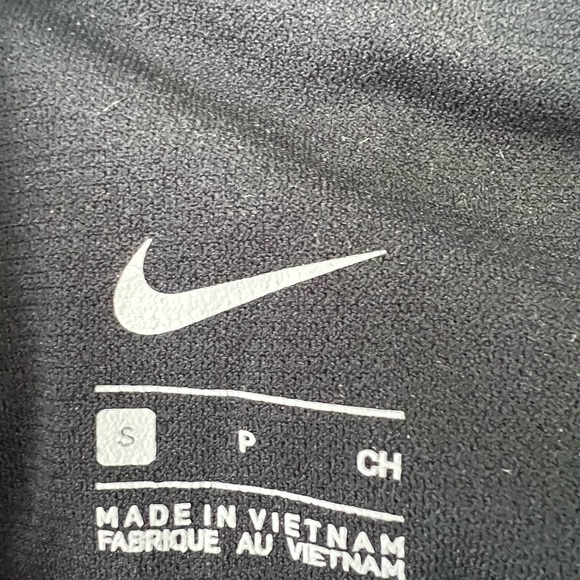 Nike tank top with bra - Picture 3 of 3